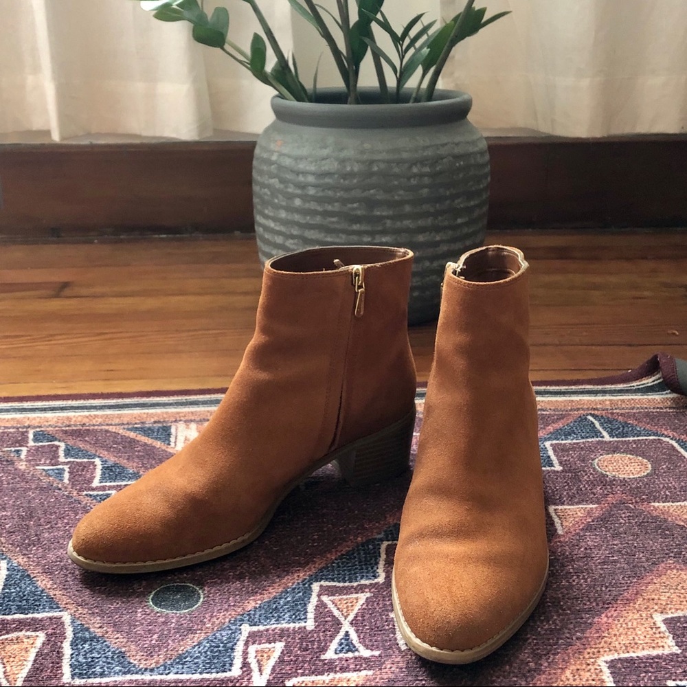 Clarks Suede Boots - Picture 1 of 5